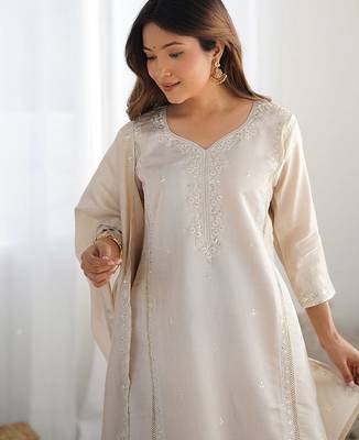 Women Ethnic Motifs Embroidered Kurta with Trousers & Dupatta 3