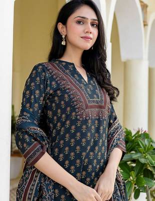 Women Ethnic Motifs Print Regular Kurta with Trousers & With Dupatta 2