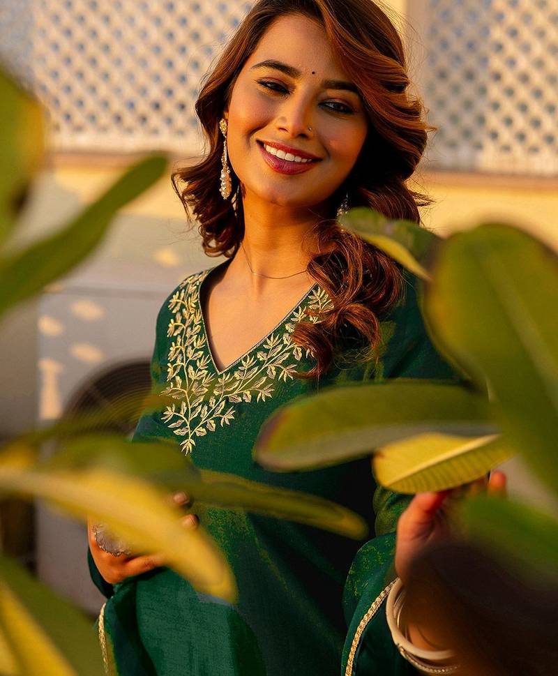 Women Ethnic Motifs Embroidered Kurta with Trousers & With Dupatta