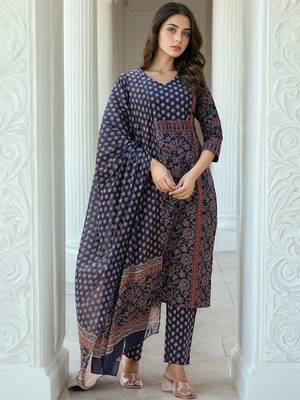 Women Ethnic Motifs Printed Kurta with Trousers & Dupatta 1