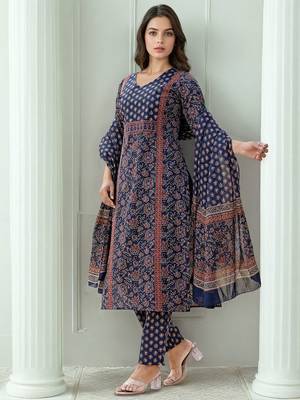 Women Ethnic Motifs Printed Kurta with Trousers & Dupatta 4