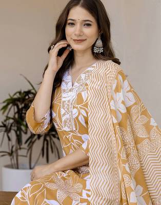 Women Floral Printed Mirror Work Kurta with Trousers & With Dupatta Kurta Sets 1