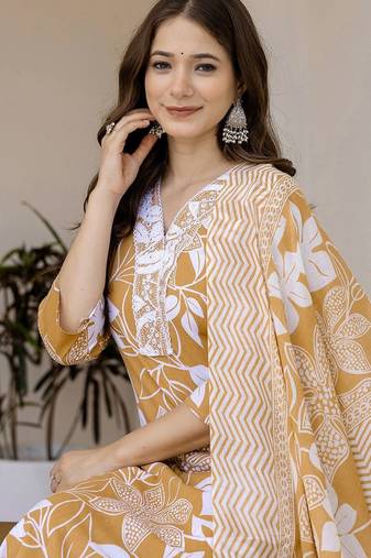 Women Floral Printed Mirror Work Kurta with Trousers & With Dupatta Kurta Sets