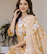 Women Floral Printed Mirror Work Kurta with Trousers & With Dupatta Kurta Sets