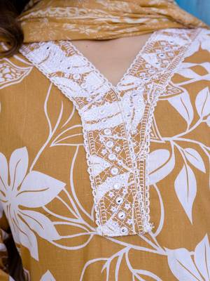 Women Floral Printed Mirror Work Kurta with Trousers & With Dupatta Kurta Sets 3