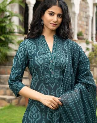 Women Ethnic Motifs Printed Kurta with Trousers & Dupatta 2