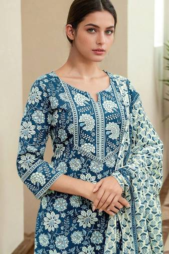 Women Floral Printed Kurta with Trousers & Dupatta