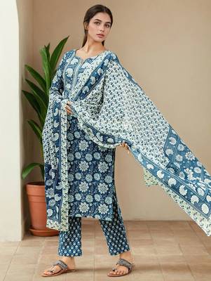 Women Floral Printed Kurta with Trousers & Dupatta 4