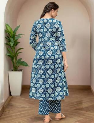 Women Floral Printed Kurta with Trousers & Dupatta 5