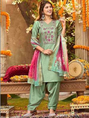 Women Floral Embroidered Regular Thread Work Kurta with Patiala & With Dupatta 1