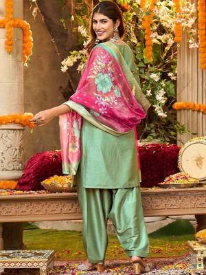 Women Floral Embroidered Regular Thread Work Kurta with Patiala & With Dupatta 3