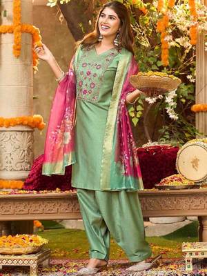 Women Floral Embroidered Regular Thread Work Kurta with Patiala & With Dupatta 4