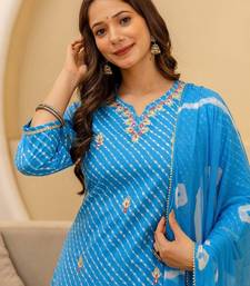 Women Leheriya Printed Kurta with Trousers & Dupatta