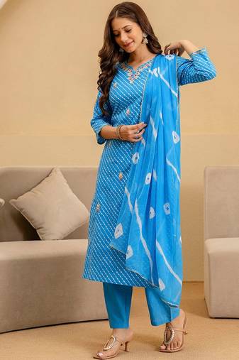 Women Leheriya Printed Kurta with Trousers & Dupatta