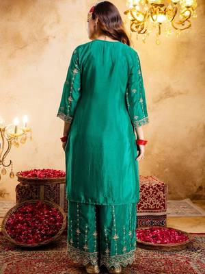 Women Ethnic Motifs Embroidered Regular Thread Work Kurta with Sharara & With Dupatta 3