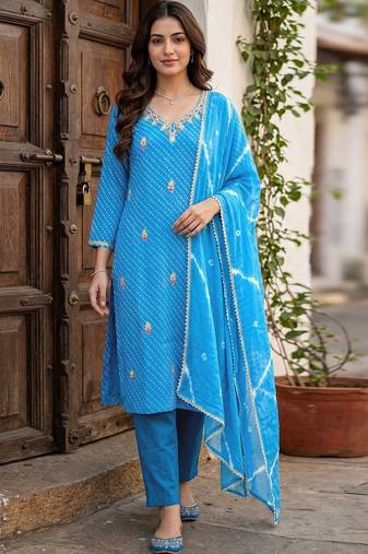 Women Printed Regular Thread Work Pure Cotton Kurta with Trousers & With Dupatta