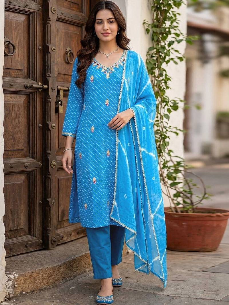 Women Printed Regular Thread Work Pure Cotton Kurta with Trousers & With Dupatta
