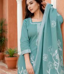 Women Floral Woven Design Kurta With Trousers & Dupatta