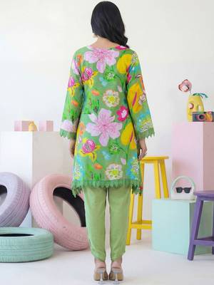 Women Floral Printed Regular Thread Work Silk Crepe Kurta with Trousers & With Dupatta 2