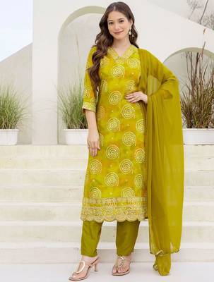 Women Abstract Printed Kurta with Trousers & Dupatta 1