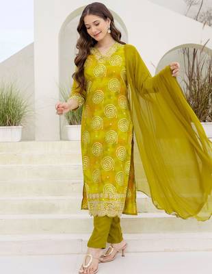 Women Abstract Printed Kurta with Trousers & Dupatta 5