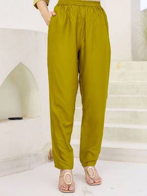 Women Abstract Printed Kurta with Trousers & Dupatta 7