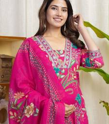 Women Floral Printed Sequinned Regular Straight Kurta with Trousers & Dupatta