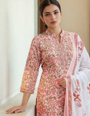 Women Floral Printed Kurta with Trousers & Dupatta 2