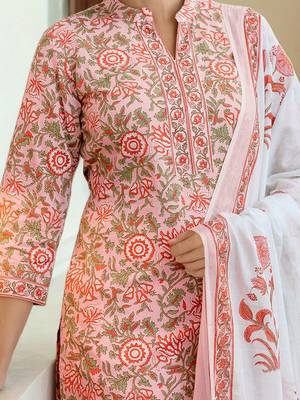 Women Floral Printed Kurta with Trousers & Dupatta 4