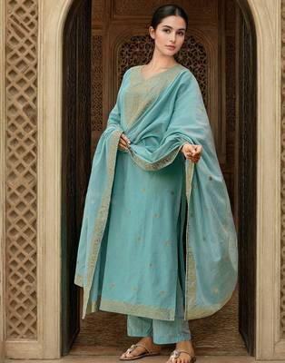 Women Regular Kurta with Trousers & With Dupatta 3