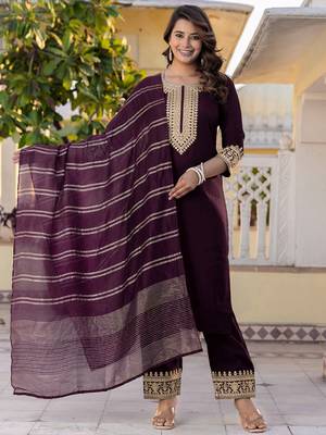 Women Floral Embroidered Kurta with Trousers & Dupatta 1