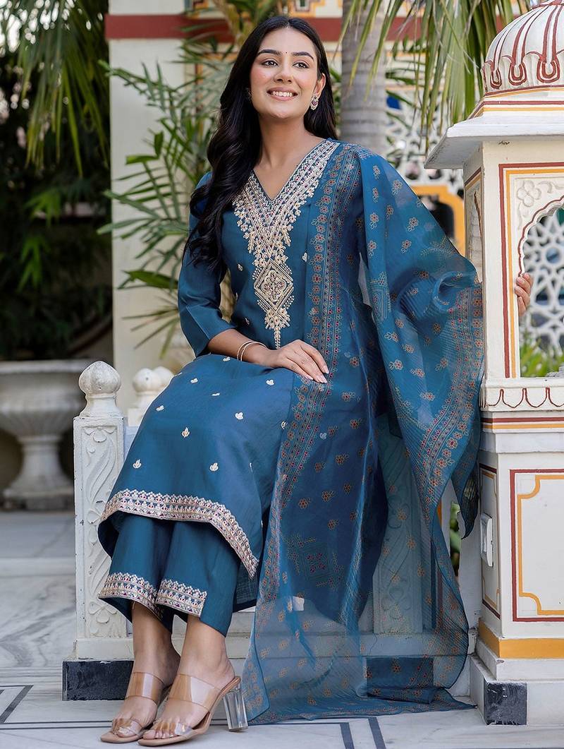 Women Floral Embroidered Kurta with Trousers & Dupatta
