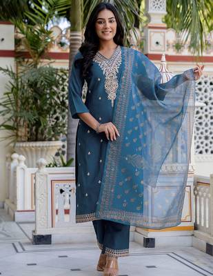 Women Floral Embroidered Kurta with Trousers & Dupatta 2