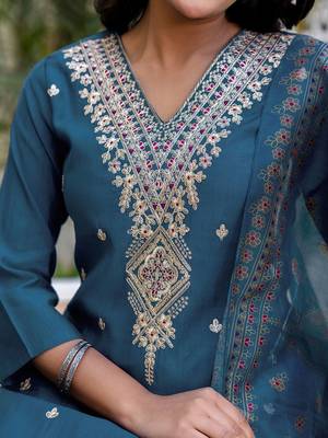 Women Floral Embroidered Kurta with Trousers & Dupatta 7