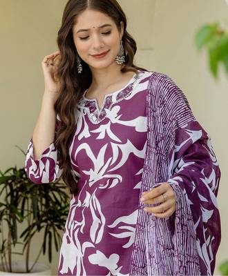 Women Floral Printed Kurta with Trouser & Dupatta 1