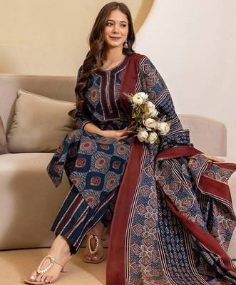 Women Geometric Printed Kurta with Palazzos & Dupatta 1