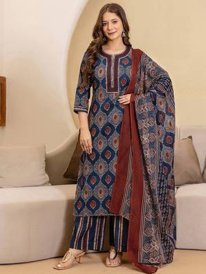 Women Geometric Printed Kurta with Palazzos & Dupatta 2