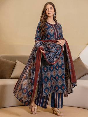 Women Geometric Printed Kurta with Palazzos & Dupatta 4