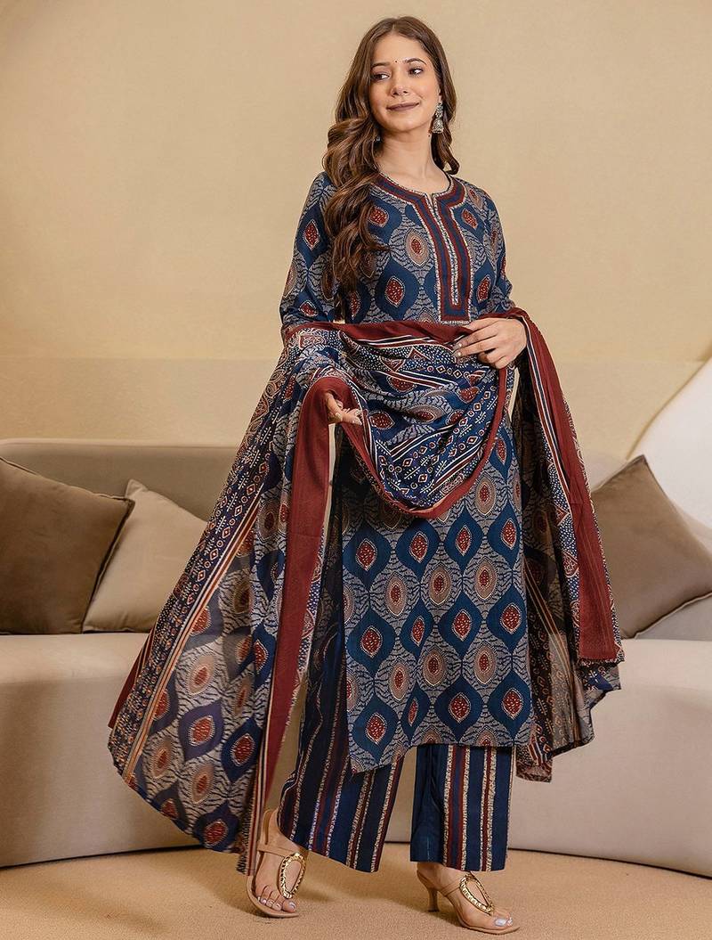 Women Geometric Printed Kurta with Palazzos & Dupatta