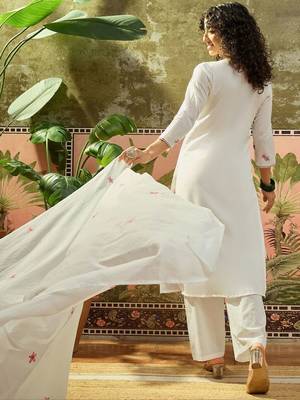 Women Floral Embroidered Regular Thread Work Kurta with Trousers & With Dupatta 3
