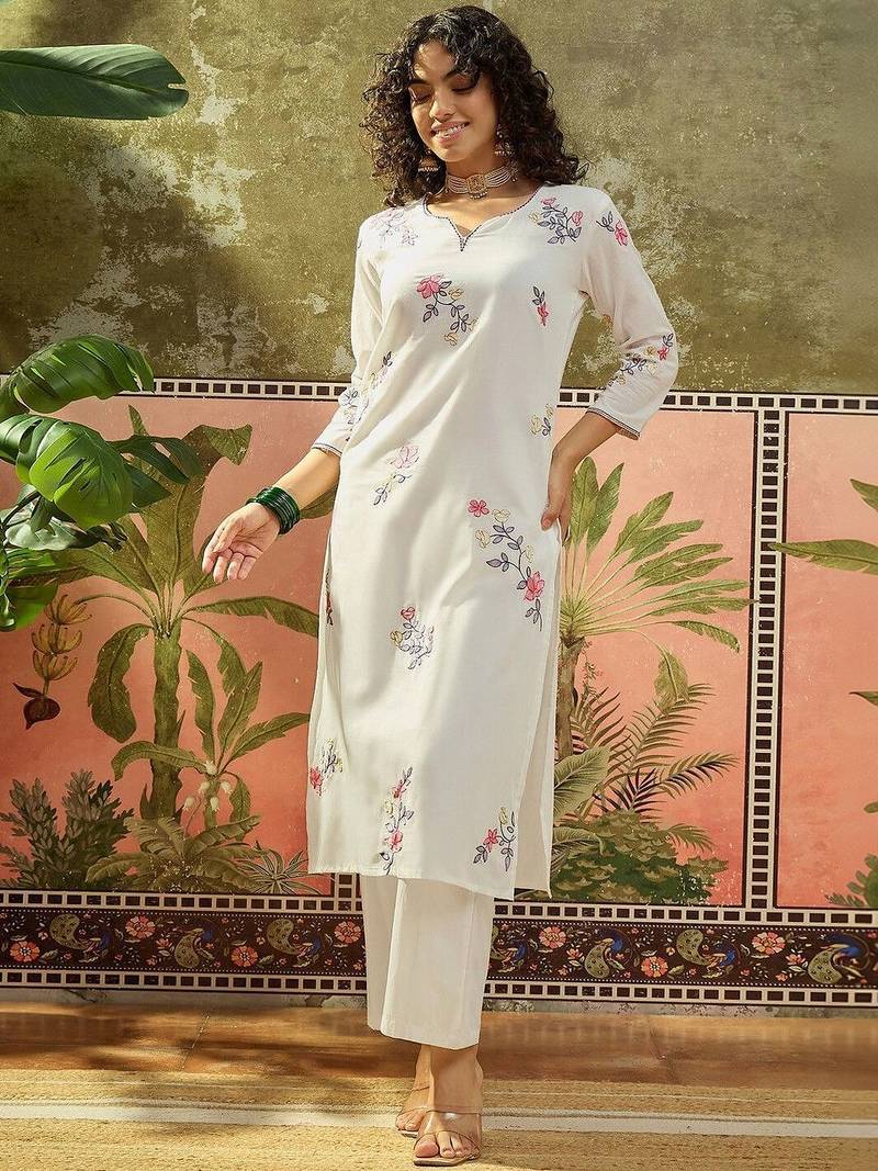 Women Floral Embroidered Regular Thread Work Kurta with Trousers & With Dupatta