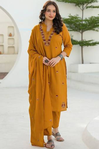 Women Ethnic Motifs Embroidered Regular Thread Work Kurta with Trousers & With Dupatta