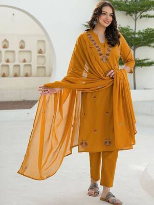 Women Ethnic Motifs Embroidered Regular Thread Work Kurta with Trousers & With Dupatta 5