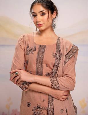 Women Floral Printed Regular Pure Cotton Kurta with Trousers & With Dupatta 2