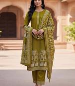 Women Ethnic Motifs Printed Regular Kurta with Trousers & With Dupatta