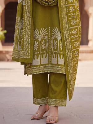 Women Ethnic Motifs Printed Regular Kurta with Trousers & With Dupatta 7