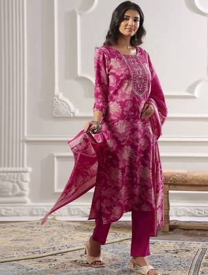 Women Floral Printed Regular Thread Work Kurta with Trousers & With Dupatta 5