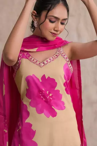 Women Floral Printed Kurta with Trousers & Dupatta