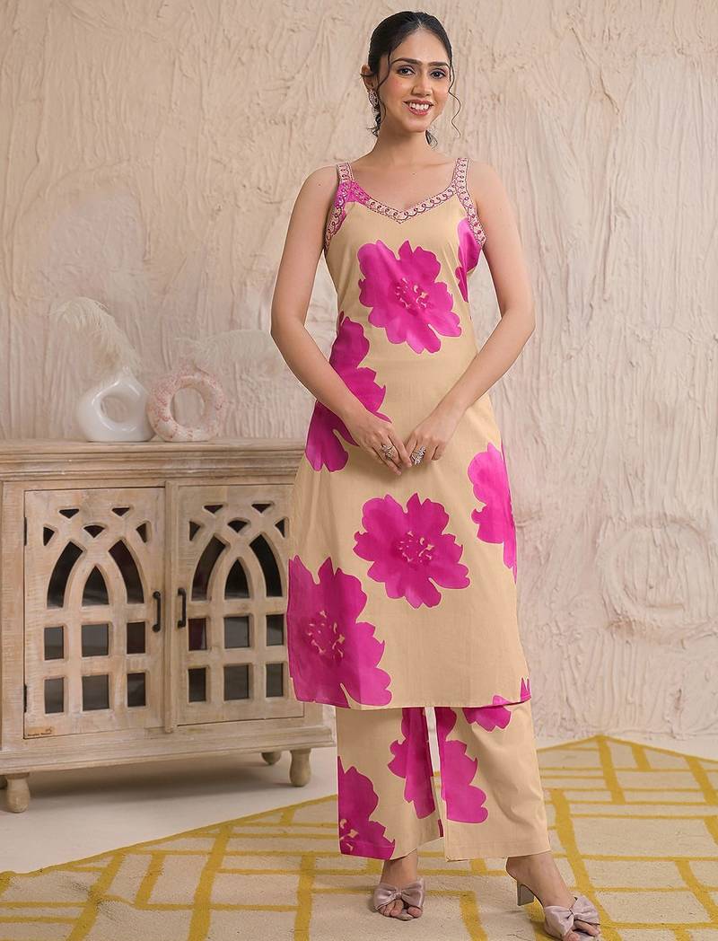 Women Floral Printed Kurta with Trousers & Dupatta