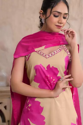 Women Floral Printed Kurta with Trousers & Dupatta